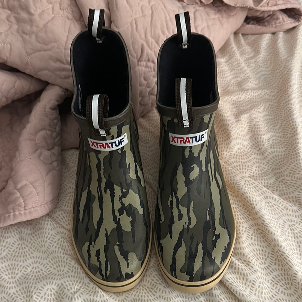 Xtra tuffs kids size 5 (fits like a 7 in adult)